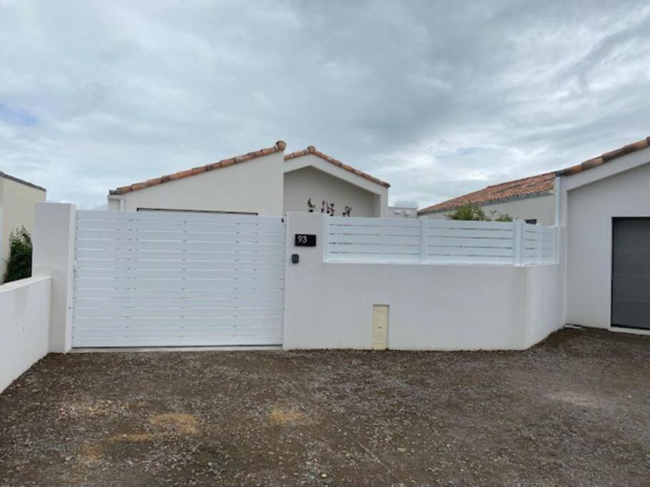 Maison Neuve Zone Coulee Verte Menant A L'Ocean Saint Gilles Croix de vie Exterior foto