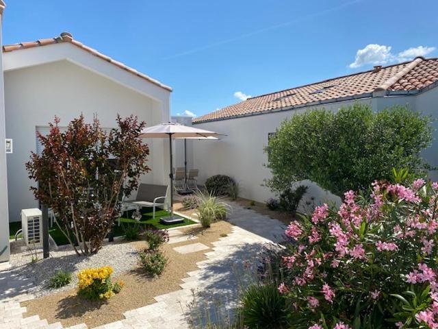 Maison Neuve Zone Coulee Verte Menant A L'Ocean Saint Gilles Croix de vie Exterior foto