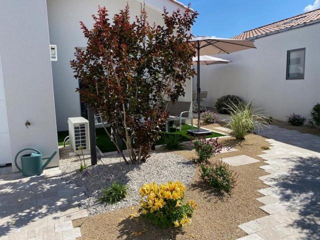 Maison Neuve Zone Coulee Verte Menant A L'Ocean Saint Gilles Croix de vie Exterior foto