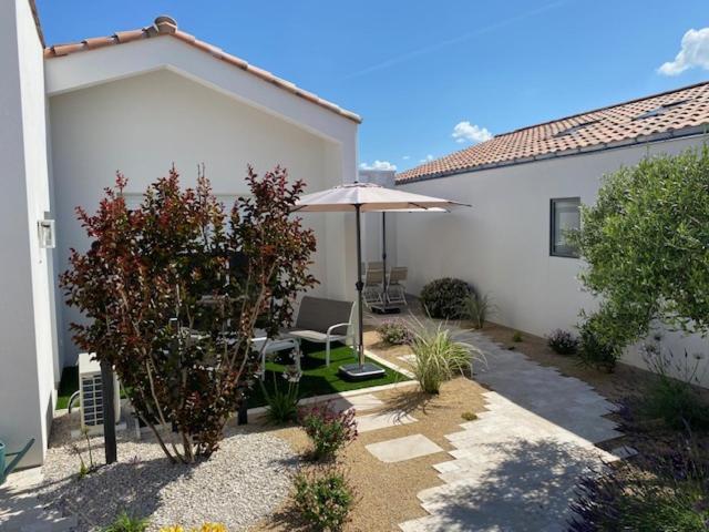 Maison Neuve Zone Coulee Verte Menant A L'Ocean Saint Gilles Croix de vie Exterior foto